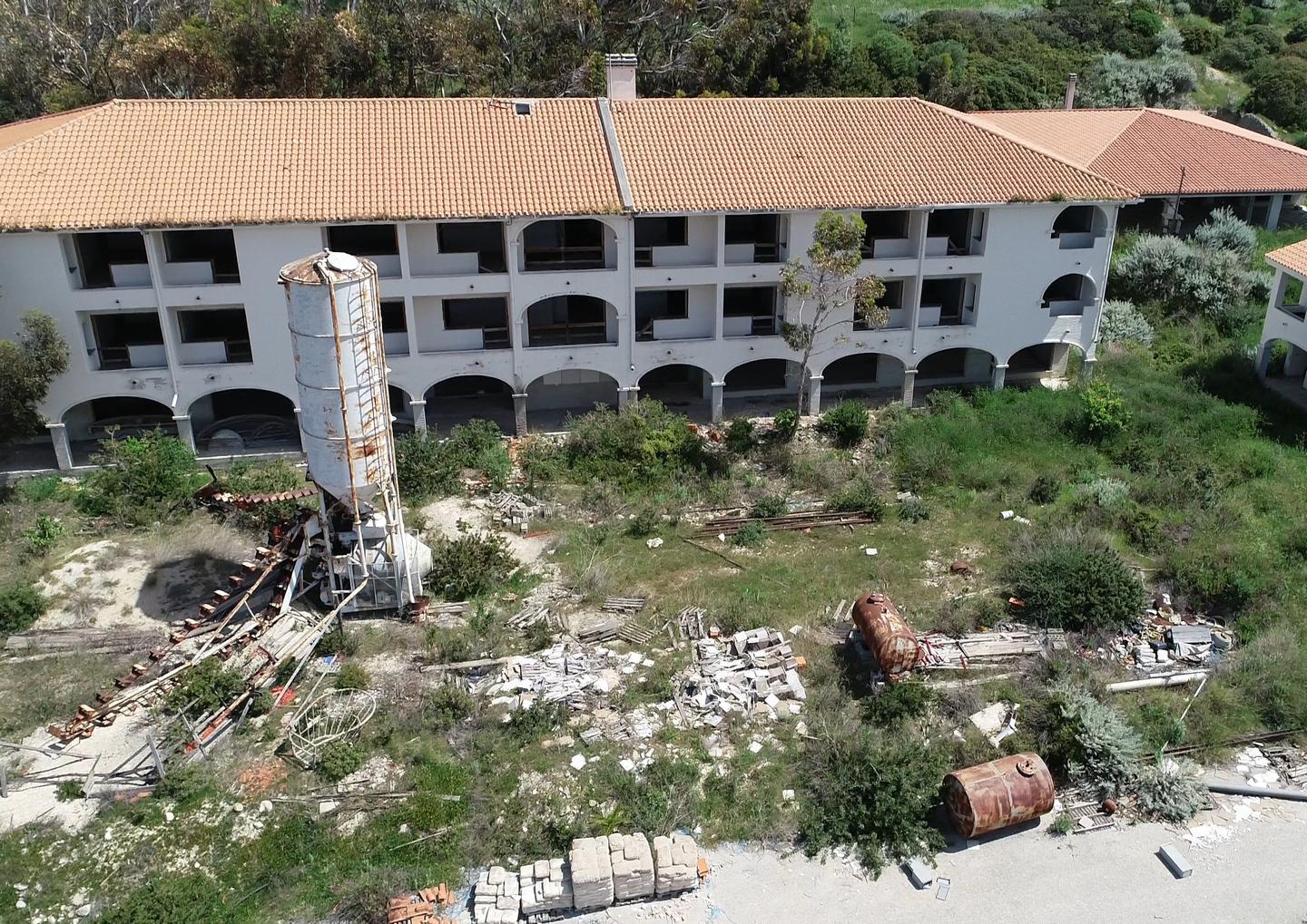 Villaggio fantasma a Sorso, via le discariche 
