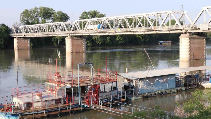 Lavori al ponte, con l’Aipo passo avanti sul traghetto