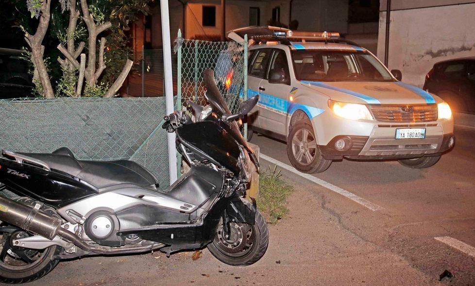 Scontro tra auto e moto lungo la sp52, ferito il centauro