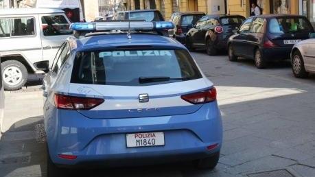 Cosparge di benzina l’auto della ex