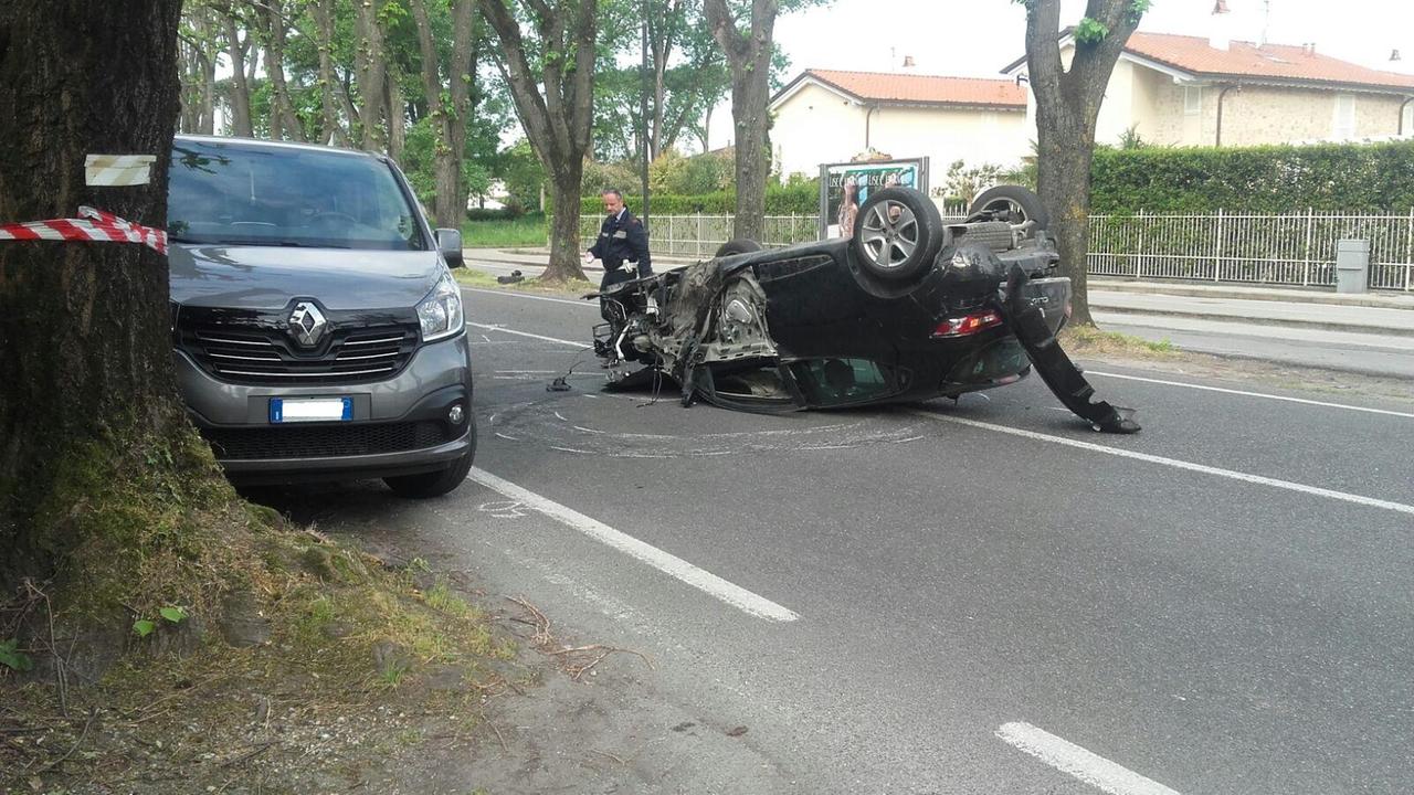 L'auto ribaltata