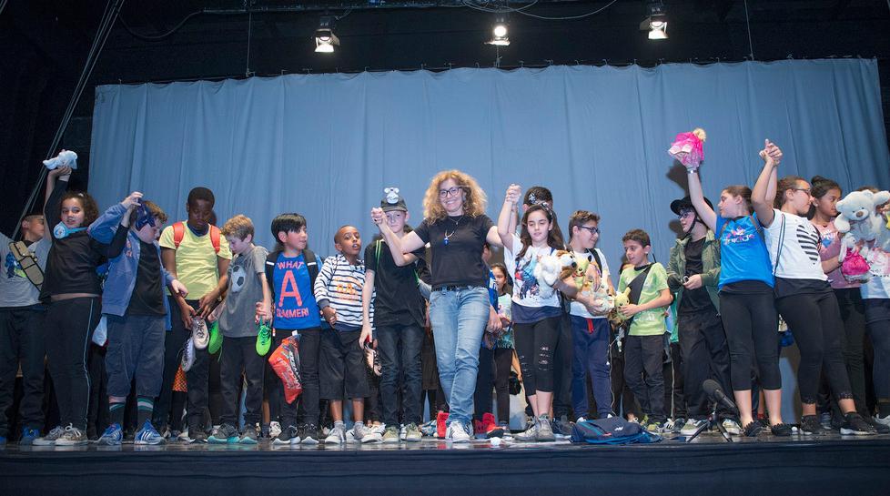 Modena, Cittadella, scuola di integrazione a teatro 