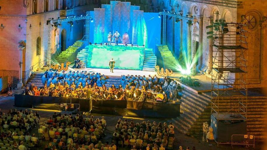Un bando per “Lirica in piazza”