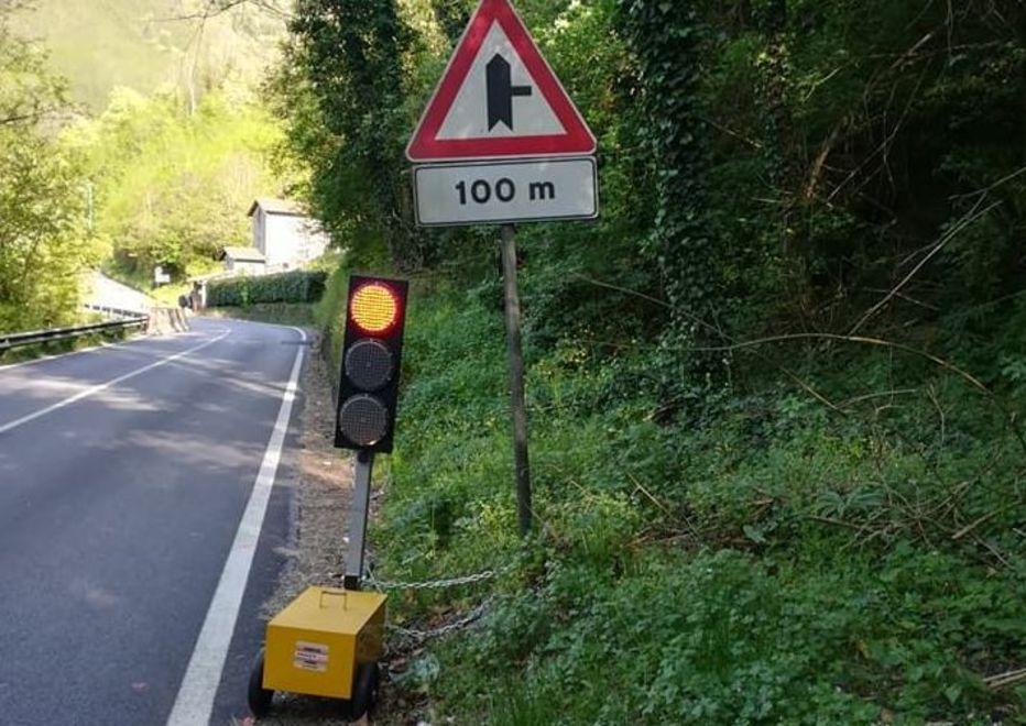Una strada e un cantiere pericolosi 