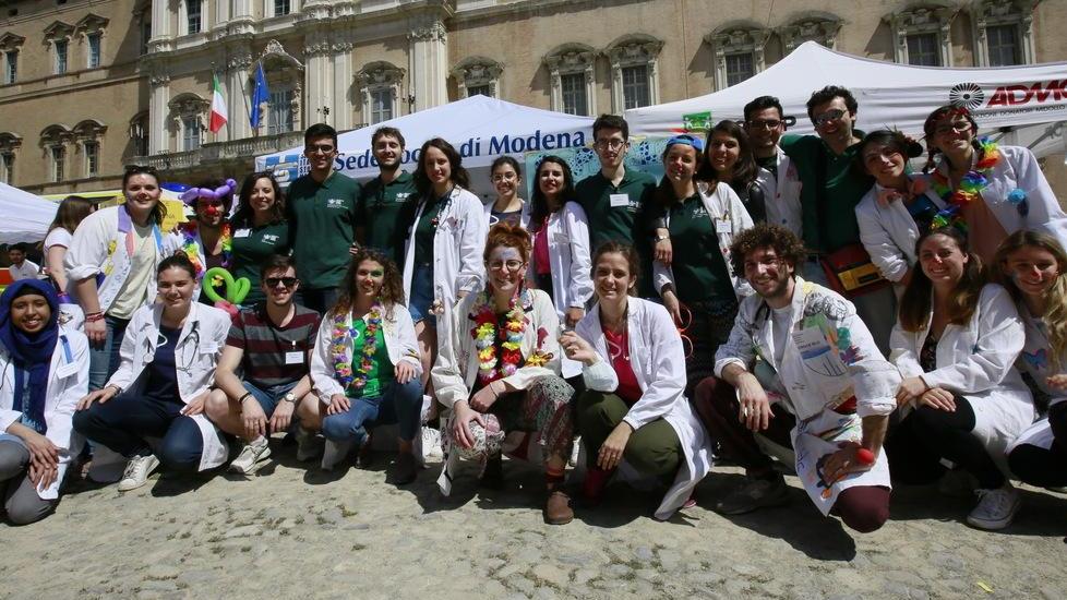 La salute in piazza con i futuri medici