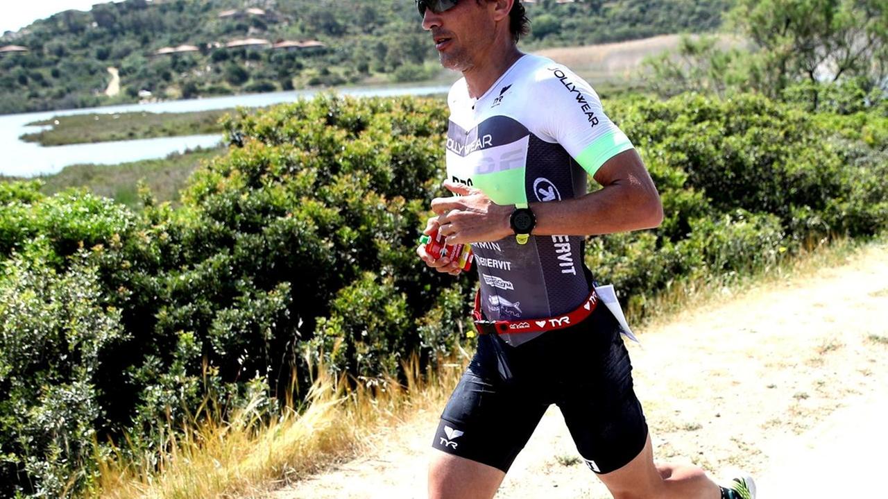 Fatica e spettacolo a Chia nel Triathlon della Laguna