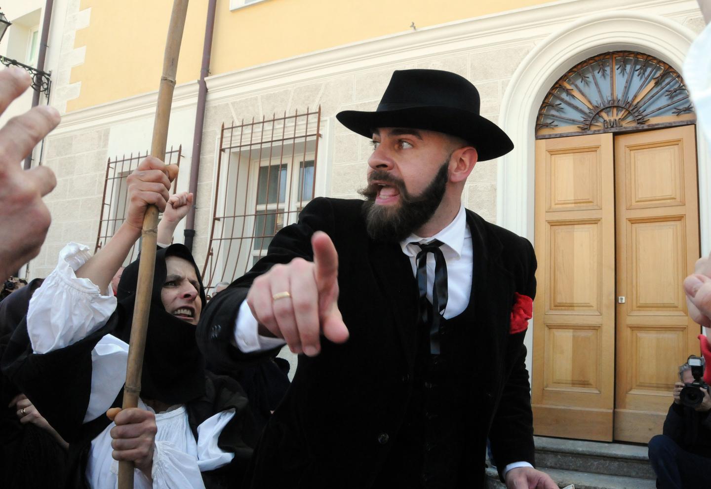 A San Pietro risuona l’urlo “Torramus a su connottu” 