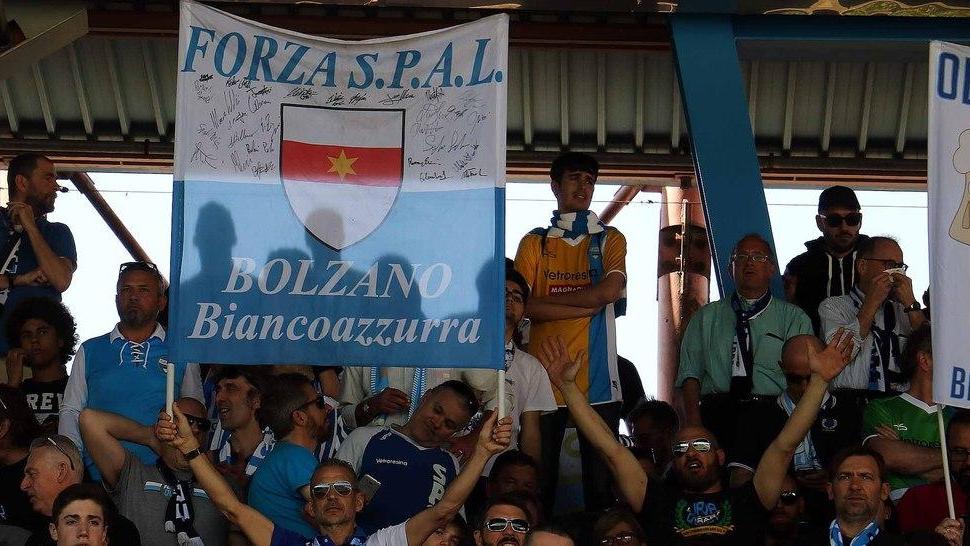 Dai social ai pullman, tutti al Bentegodi: «Dai ca gla fen»