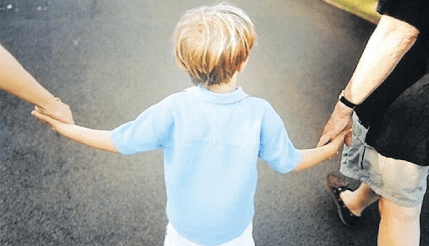 Figli rifiutano la madre, padre a giudizio 