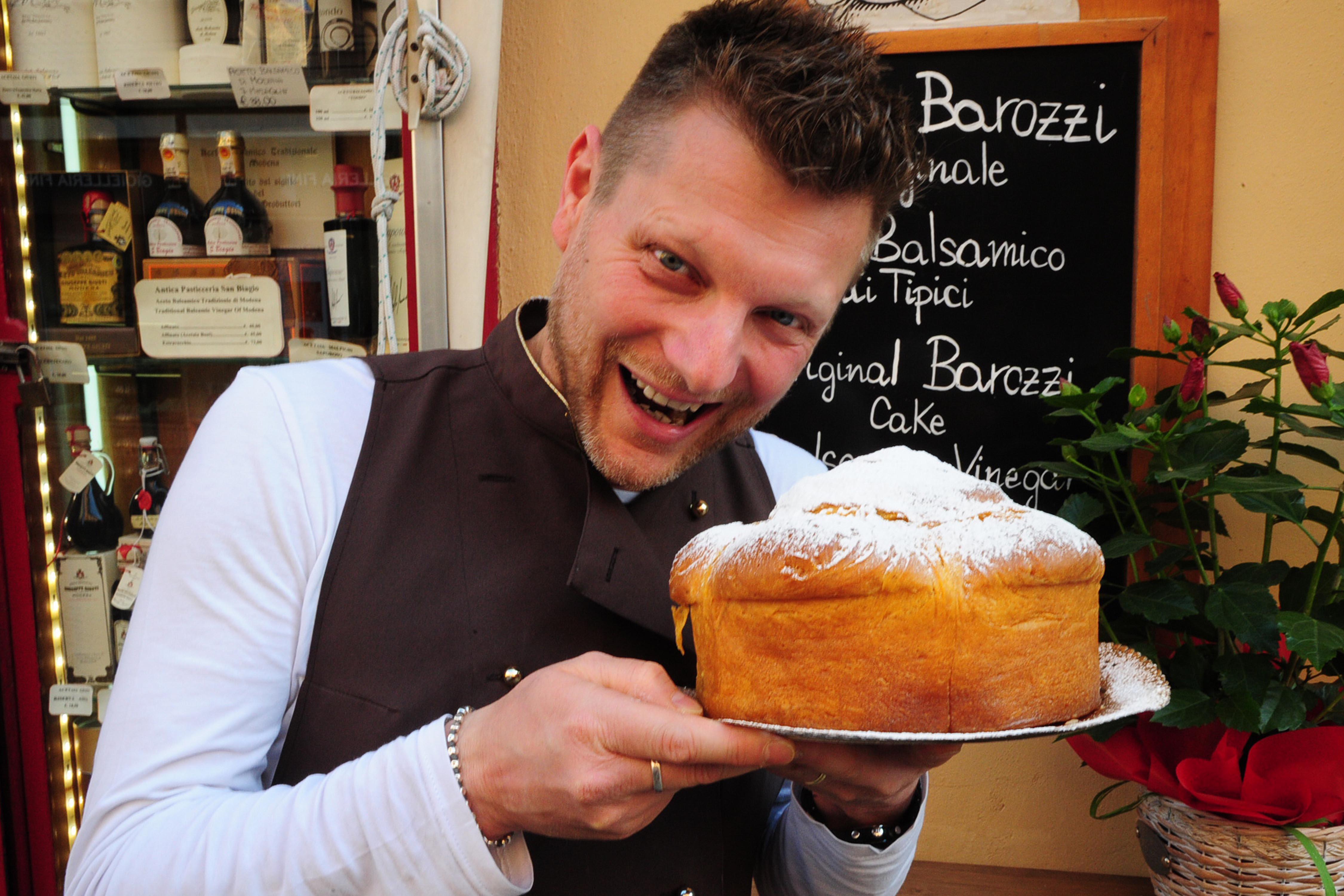 Modena, Torta delle rose la più amata da Big Luciano