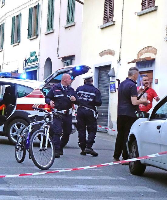 In coma 15enne travolto da un’auto all’incrocio 