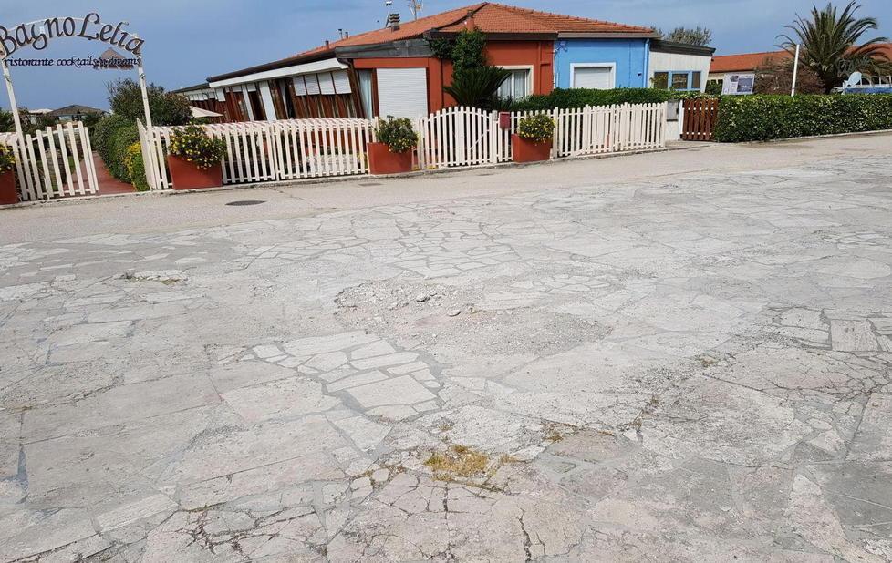 Sulla Terrazza lavori mai eseguiti e degrado ovunque