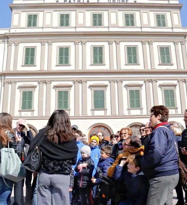 Visite guidate e fanfara Gli orari di tour ed eventi 