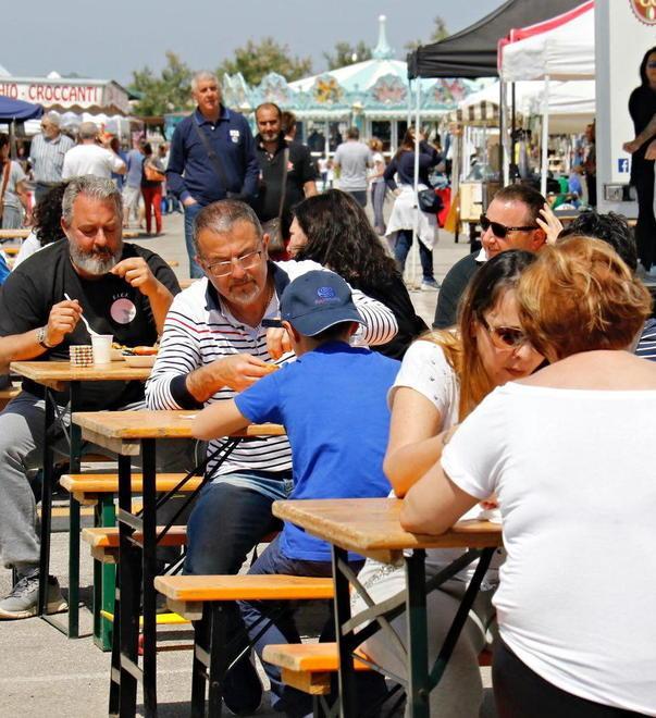 Fish & chips, paella, gnocco fritto È Scampagnando sul mare