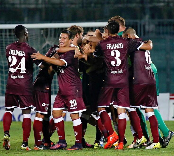 3) BRIVIDI E VITTORIA AL DEBUTTO