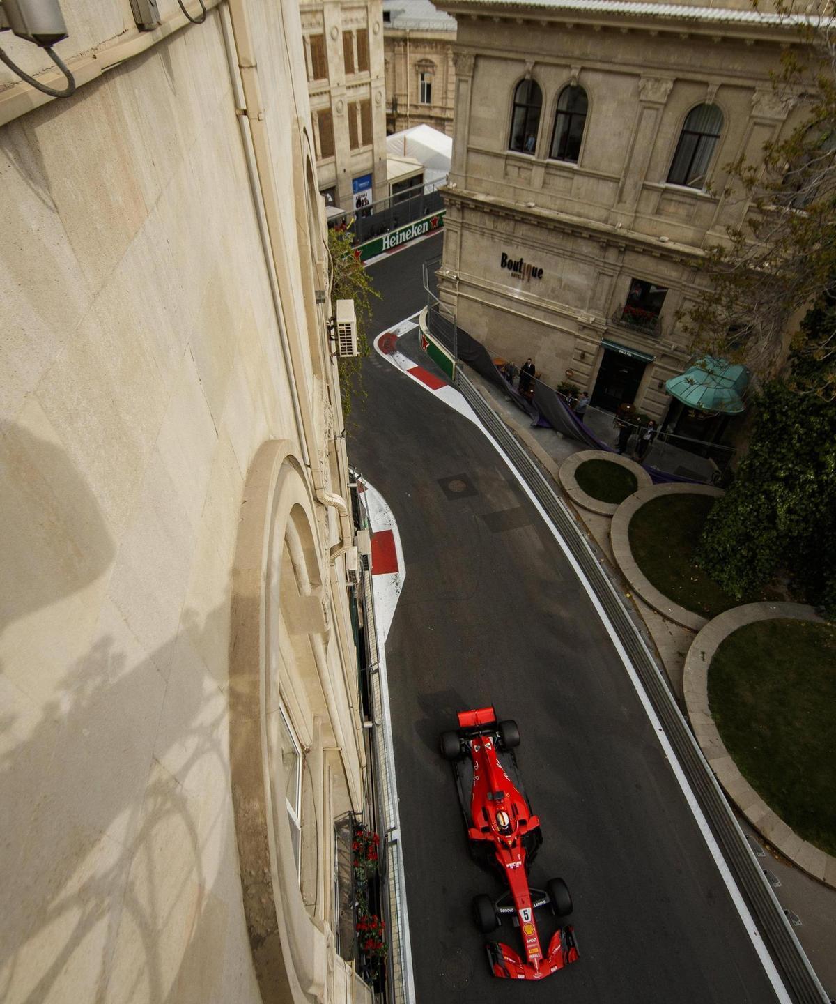 Nel caos di Baku Hamilton beffa Vettel 