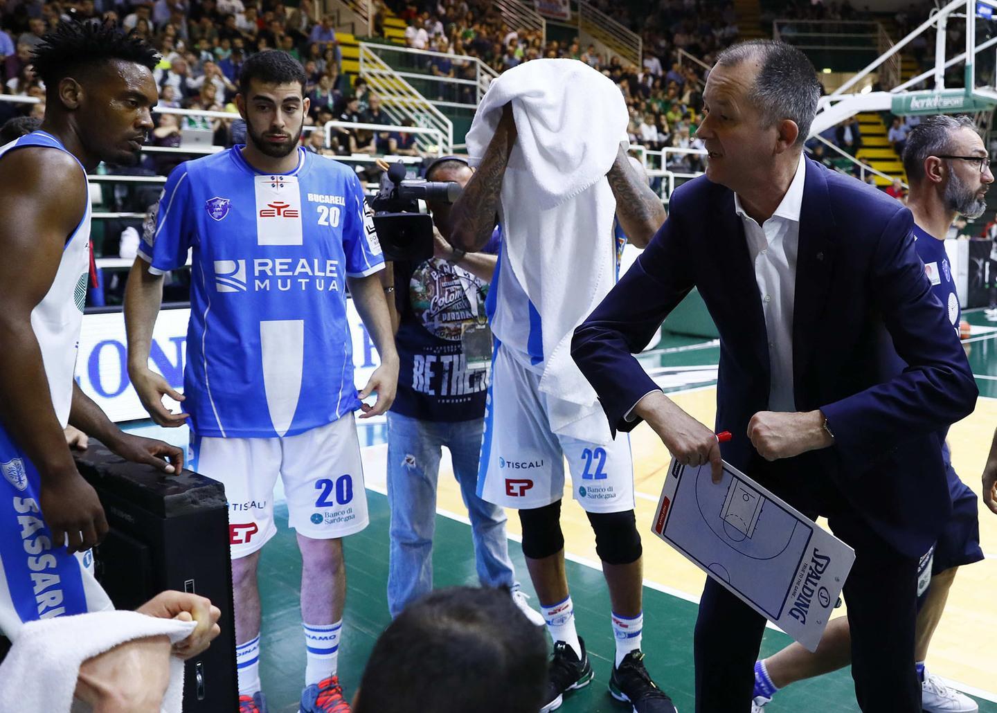 Dinamo trionfa su Avellino, Markovski sorride: «Gara vinta con la difesa e con il talento» 