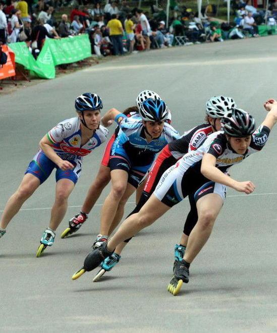 I campioni a rotelle in piazza Ariostea 