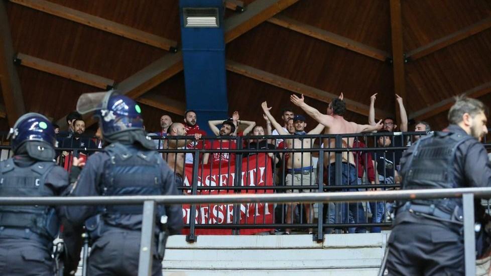 Cantù esce in trionfo per la Grissin Bon è la fine della corsa
