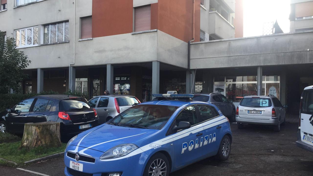 Reggio Emilia, pugno in faccia a un cliente: denunciato un parrucchiere di via Turri