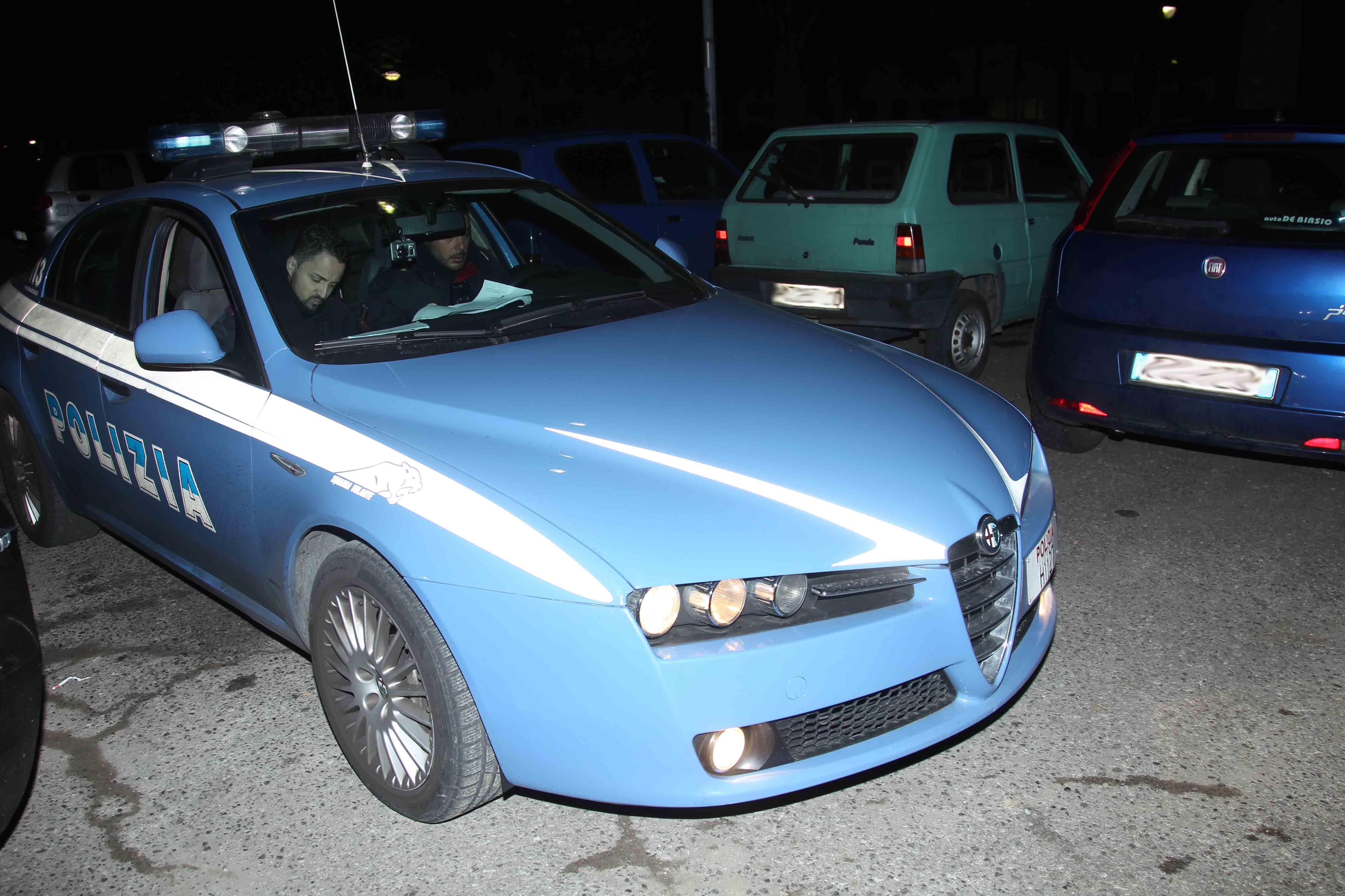 Reggio Emilia, anziano derubato in strada da una giovane donna