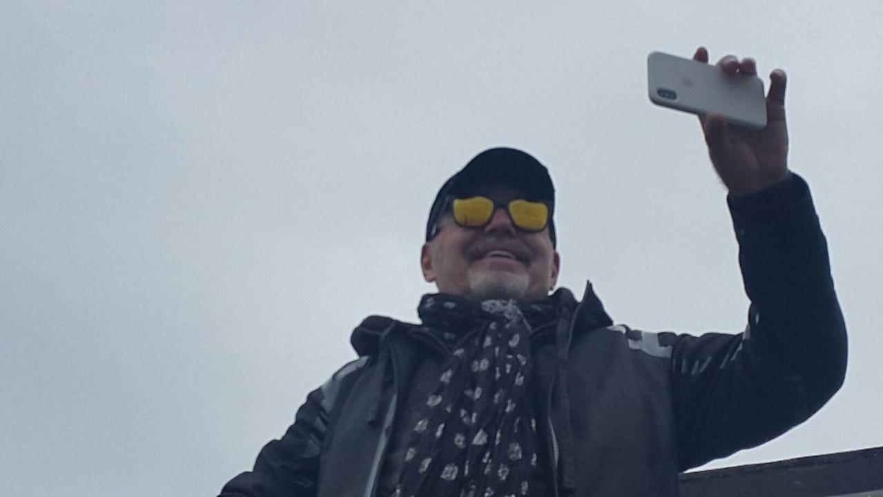 Vasco saluta i fan a Rimini