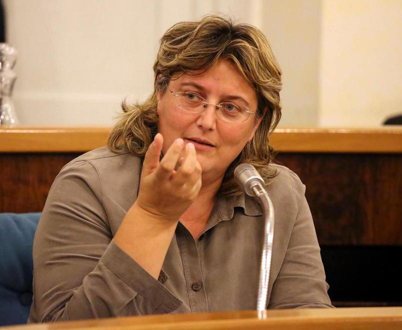 Offese alla sindaca Parrella sui sacchi della spazzatura 