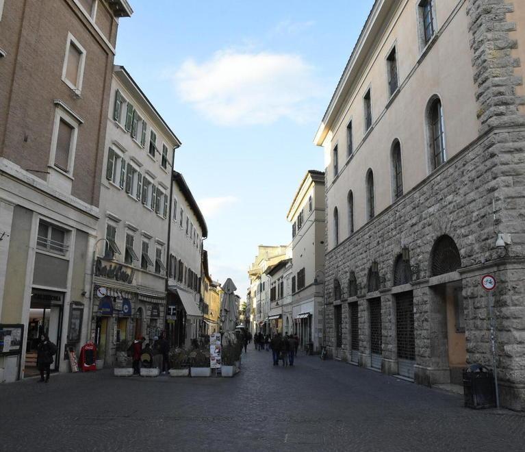 Nuovi arredi esterni per i locali del centro Il catalogo si aggiorna 