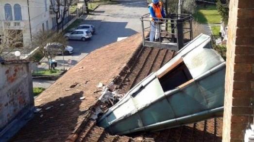 Tra venti giorni tornerà il campanile spezzato dal vento