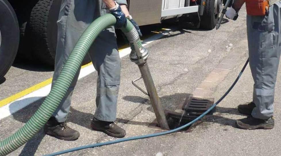 Camion Italspurgo devastato dal rogo 