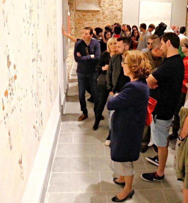 Falsi Modì, bandiera Pci e il Rettile nell’ex chiesa 