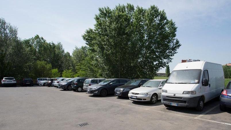 Parcheggio di via Benassi: degrado totale