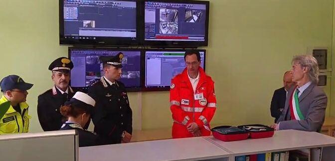 La Croce Arancione dona un defibrillatore alla comunità