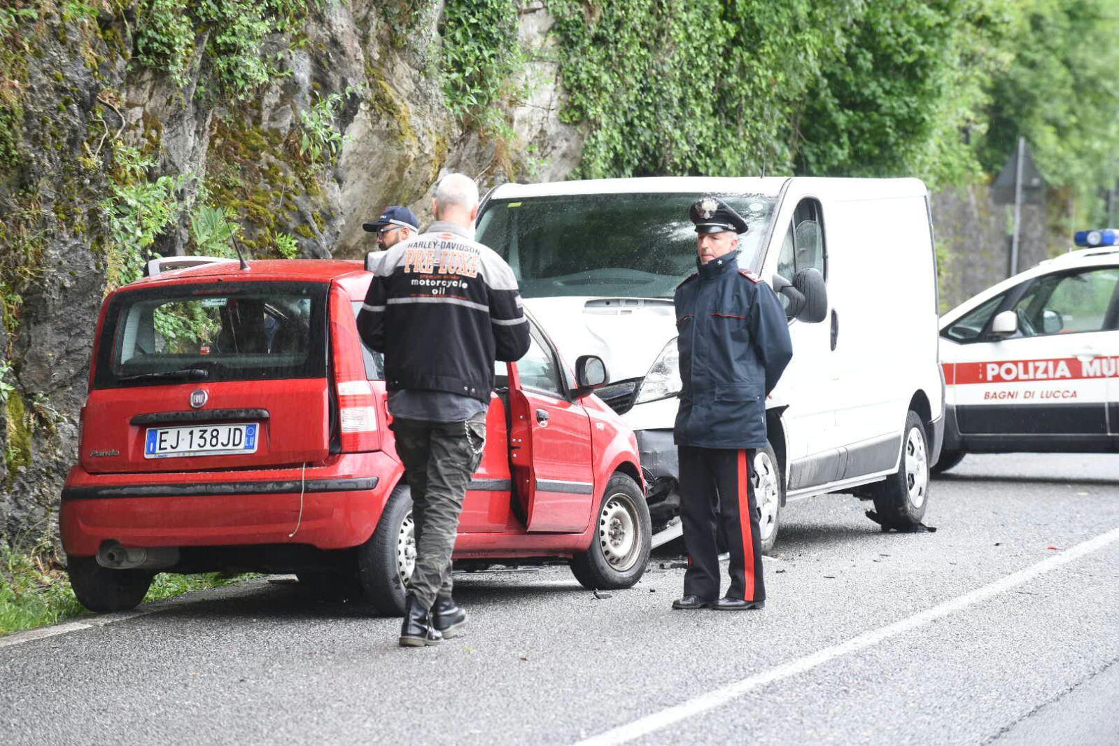 I mezzi coinvolti nello scontro (foto Sernacchioli)