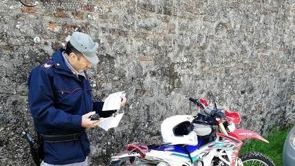 Stop al motocross selvaggio nei boschi