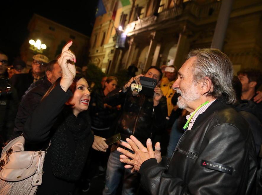 La manifestazione di protesta sotto il comune il 3 novembre scorso 