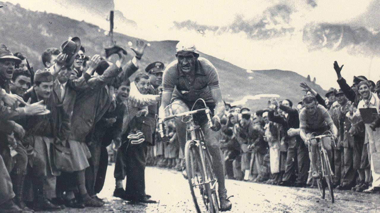 Bartali impegnato in una tappa alpina del Giro