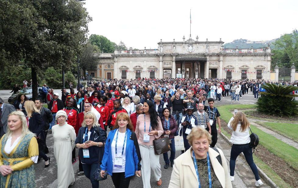 La sfilata dei partecipanti ai “Giochi tra le agenzie” (Foto Nucci)