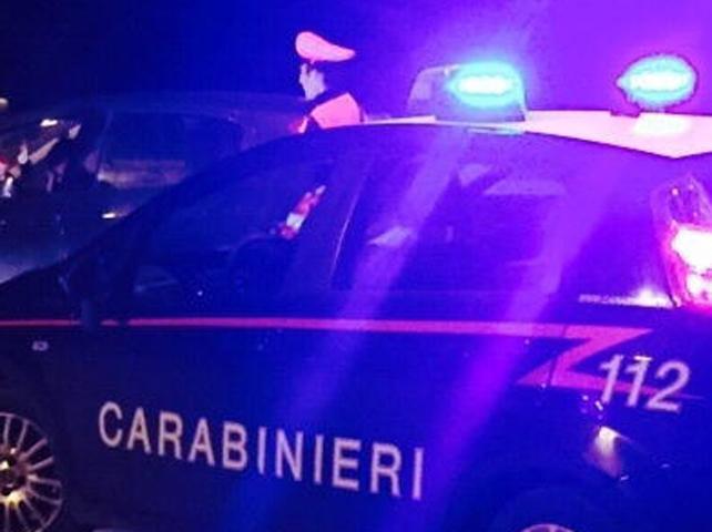 Un'auto dei carabinieri (foto d'archivio)