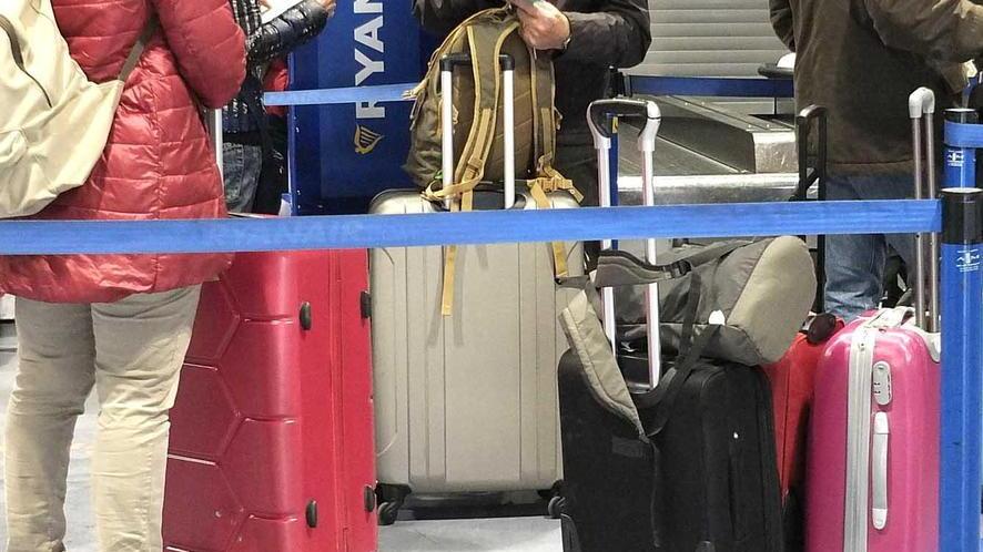 Turisti bloccati in aeroporto a Londra