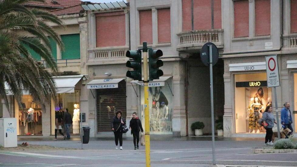 Semaforo fuori uso in piazza Mazzini