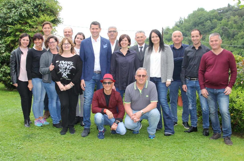 Ecco la squadra che corre al fianco di Mazzoni 