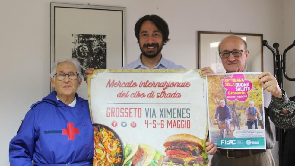Cassonetto si sgancia dal camion dei rifiuti Paura in via Sauro