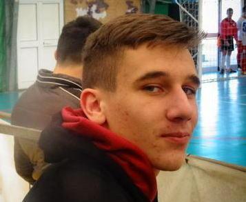 Muore a 17 anni contro un muro 