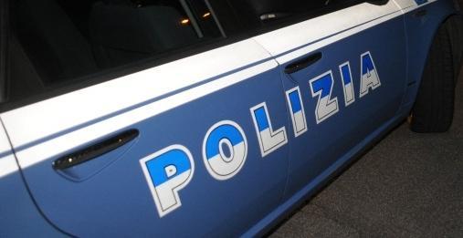Beve troppo vino e litiga coi parenti 