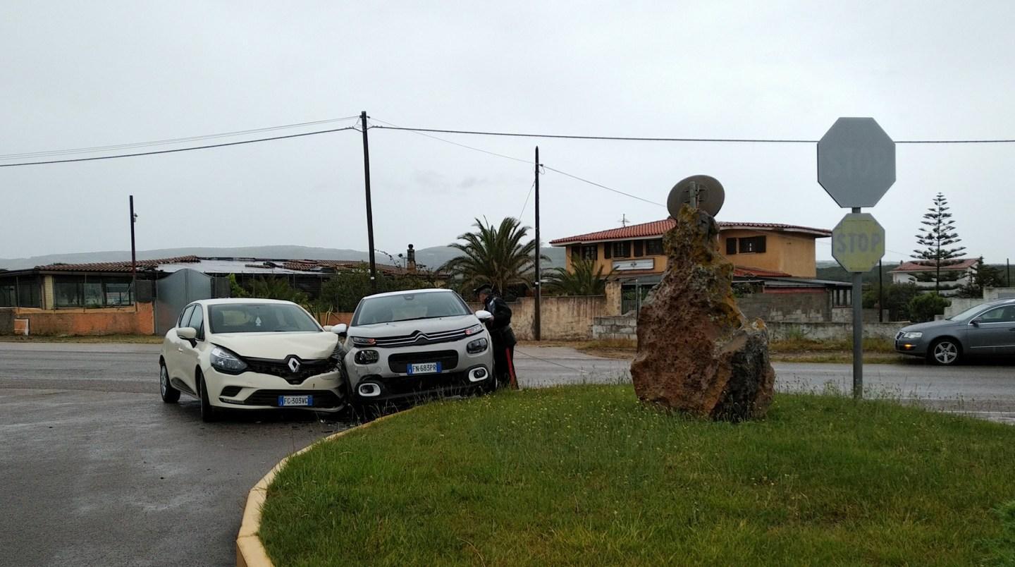 Eden beach, scontro tra 2 auto tre feriti non gravi in ospedale
