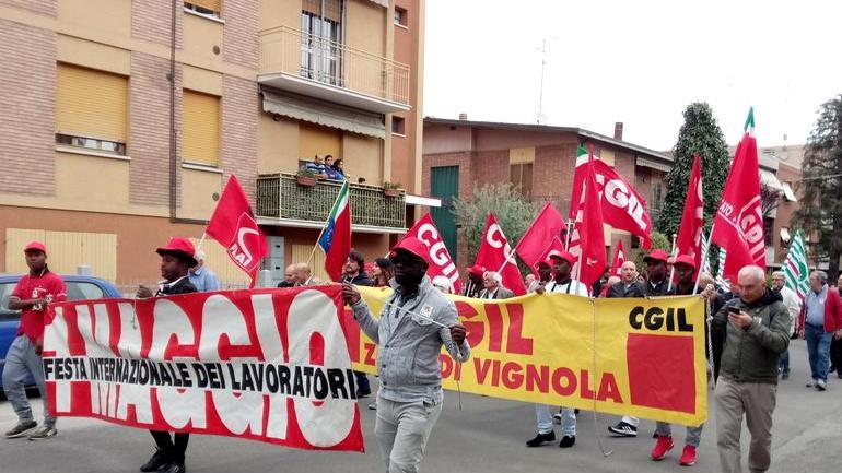 Sfilata dei trattori con i sindacati