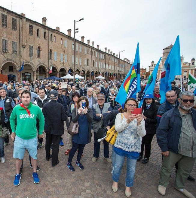 Primo Maggio di sfilate in piazza 