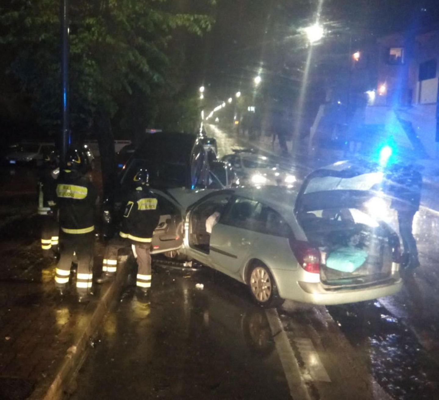 Incidenti sotto la pioggia: grave un 82enne investito 