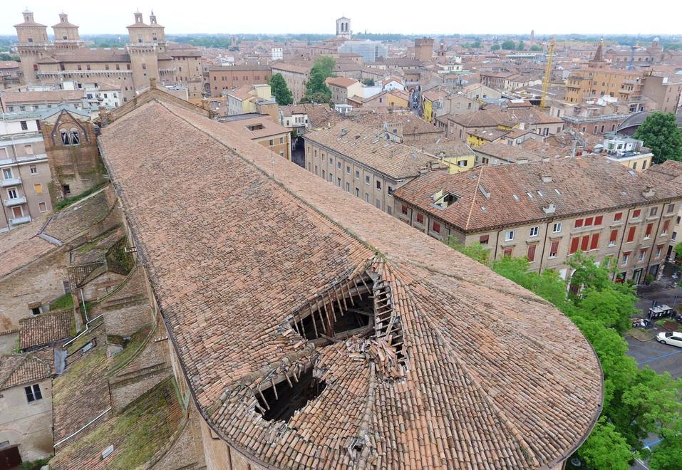 Crolla il tetto della chiesa di S. Domenico 